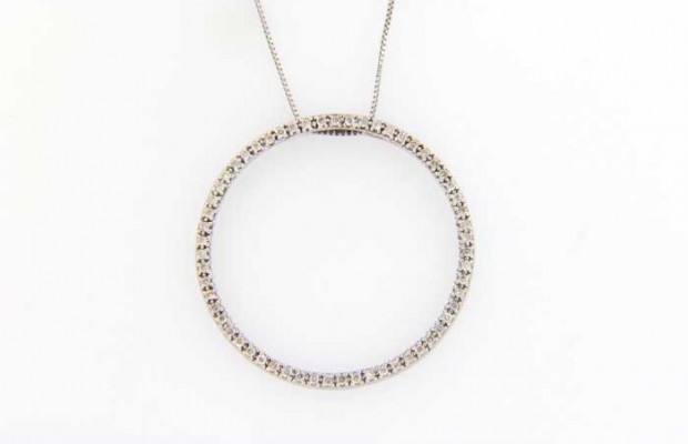 14k White Gold Diamond Circle Pendant