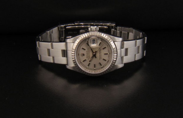 Silver Dial with Roman Numerals on Dial with Stick Hourmarkers and Hands